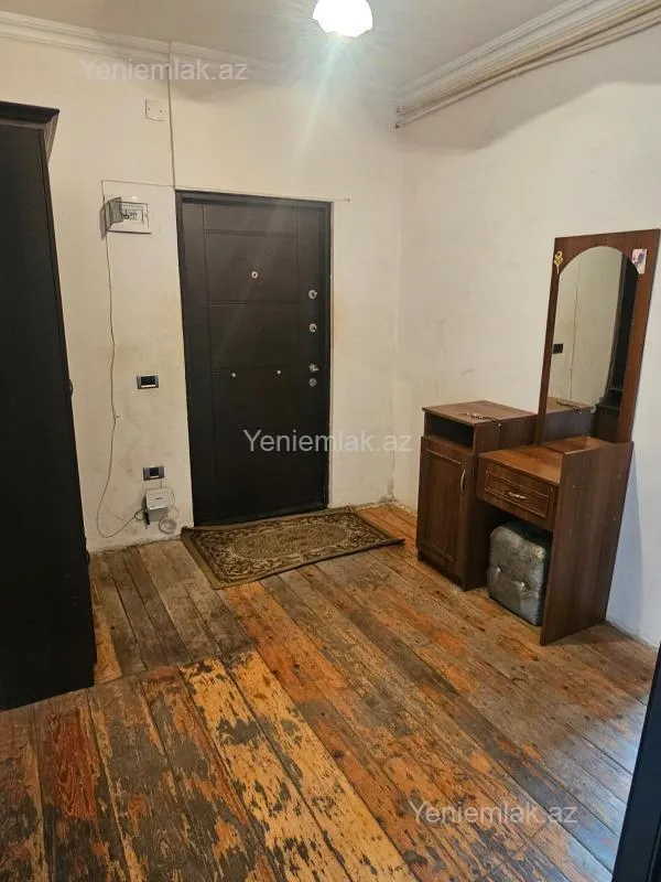 Satılır 3 otaqlı köhnə tikili 75 m²