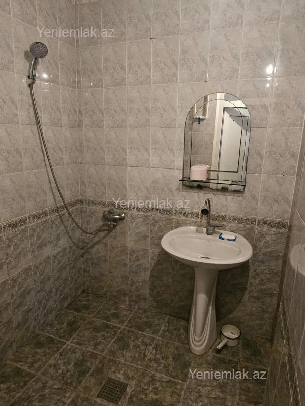 Satılır 3 otaqlı köhnə tikili 75 m²