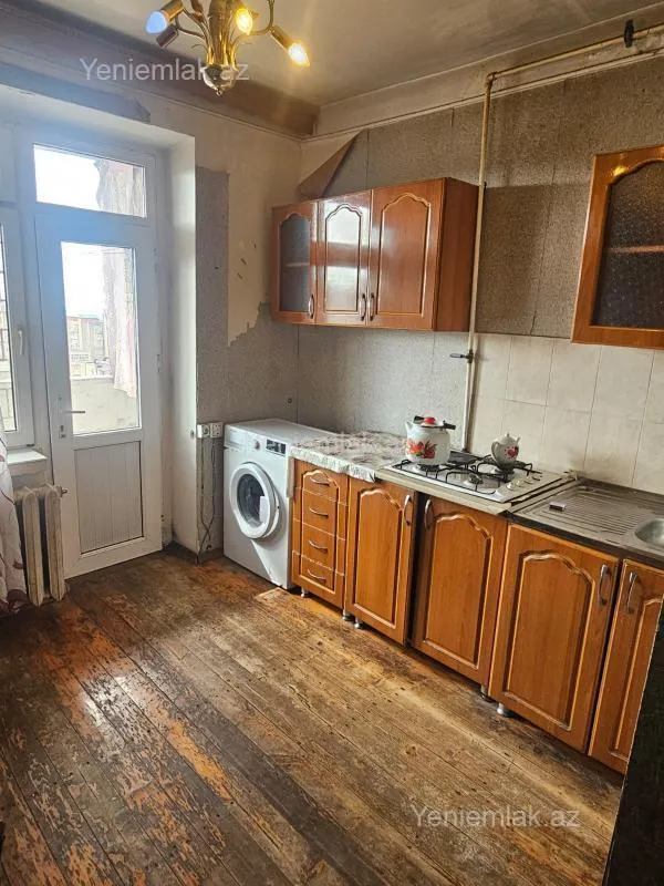 Satılır 3 otaqlı köhnə tikili 75 m²
