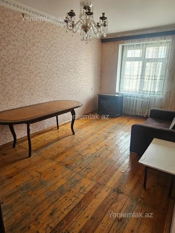 Satılır 3 otaqlı köhnə tikili 75 m²