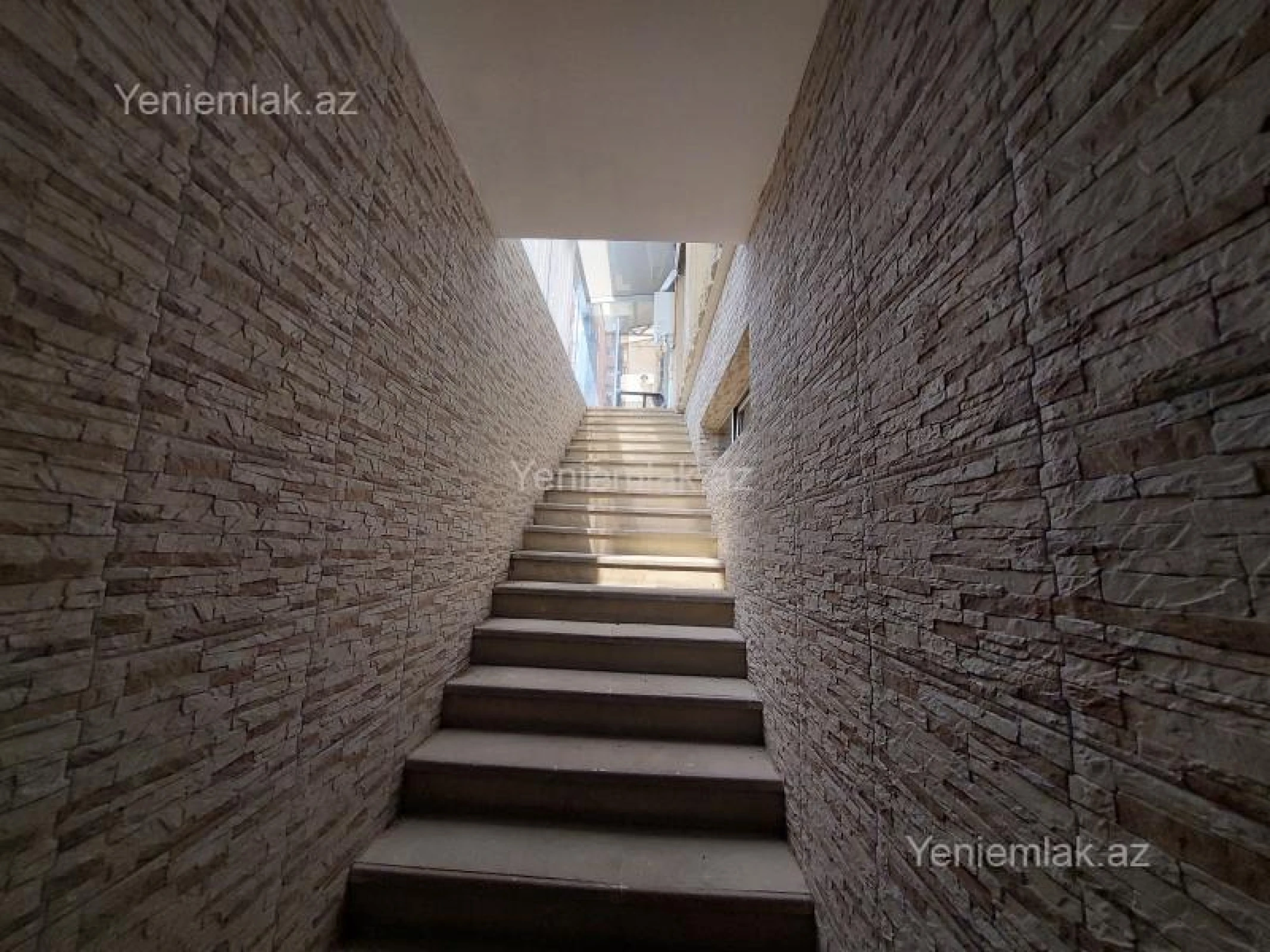 Satılır 6 otaqlı obyekt 280 m²