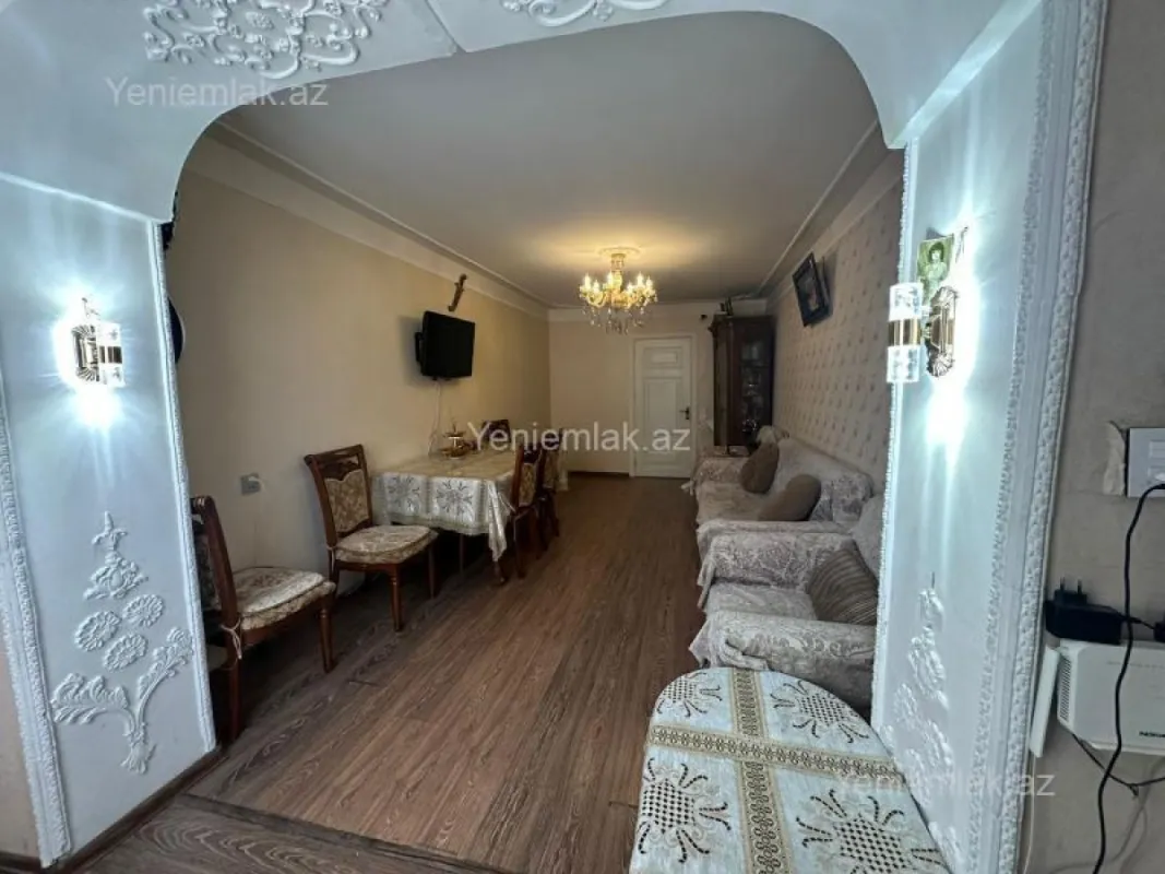 Satılır 4 otaqlı köhnə tikili 90 m²
