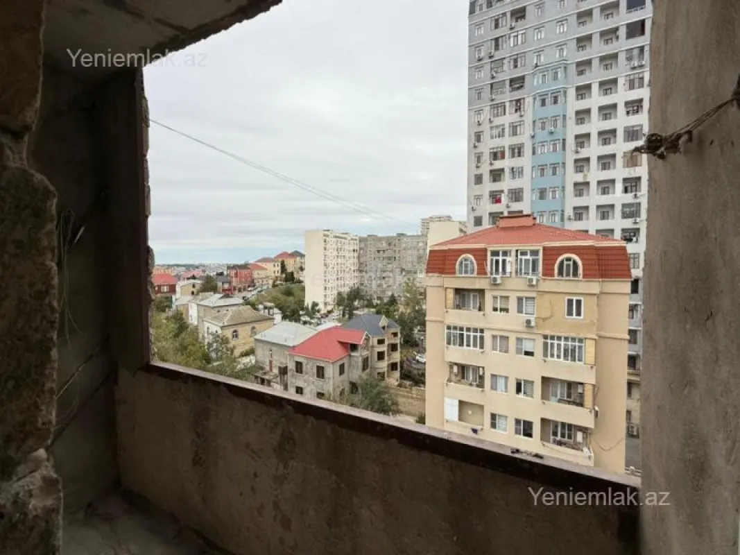 Satılır 4 otaqlı köhnə tikili 110 m²