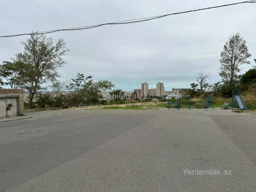 Satılır 4 otaqlı köhnə tikili 110 m²