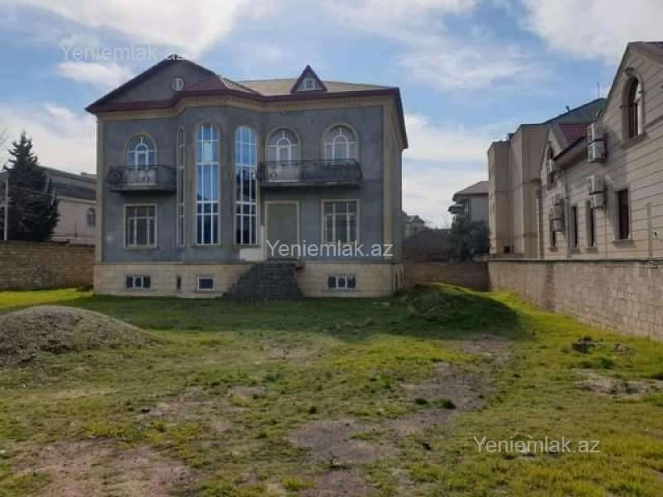 Satılır 7 otaqlı həyət evi 450 m²