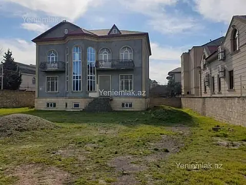 Satılır 7 otaqlı həyət evi 450 m²