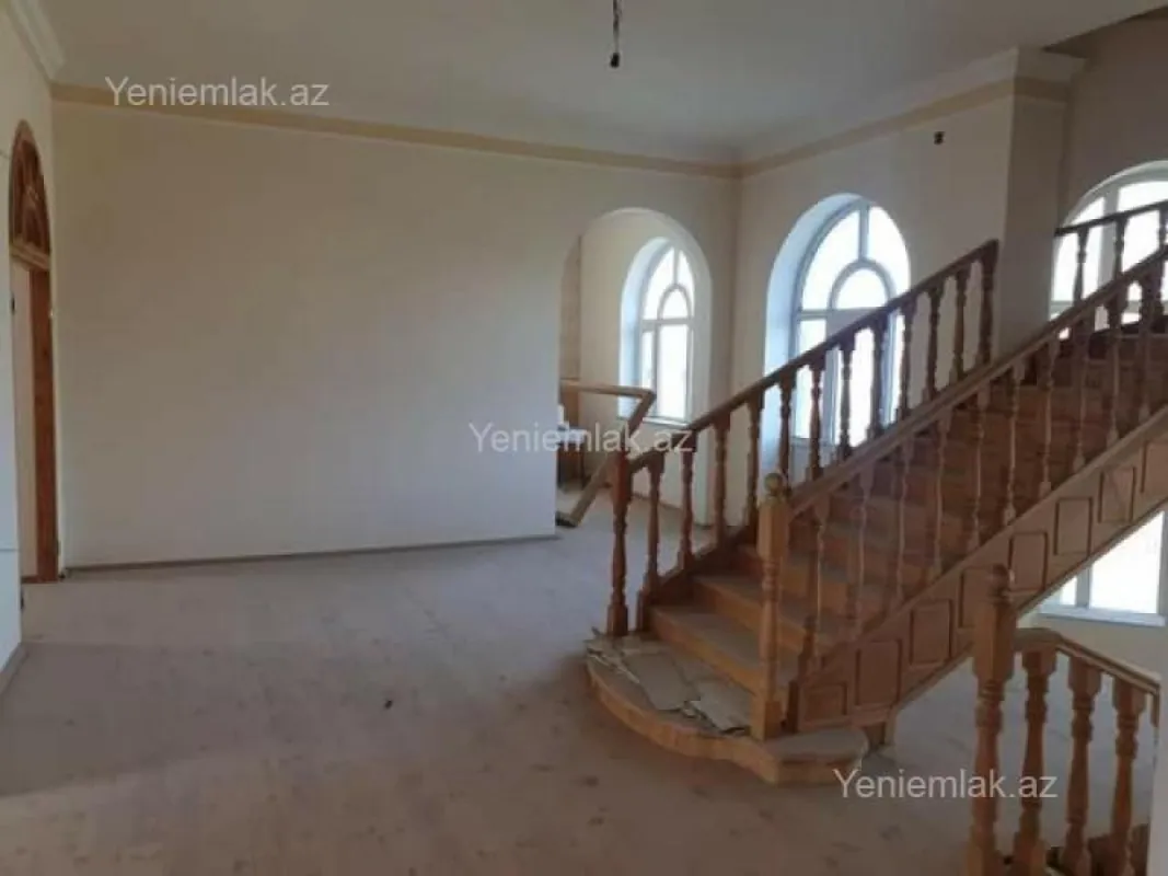 Satılır 7 otaqlı həyət evi 450 m²