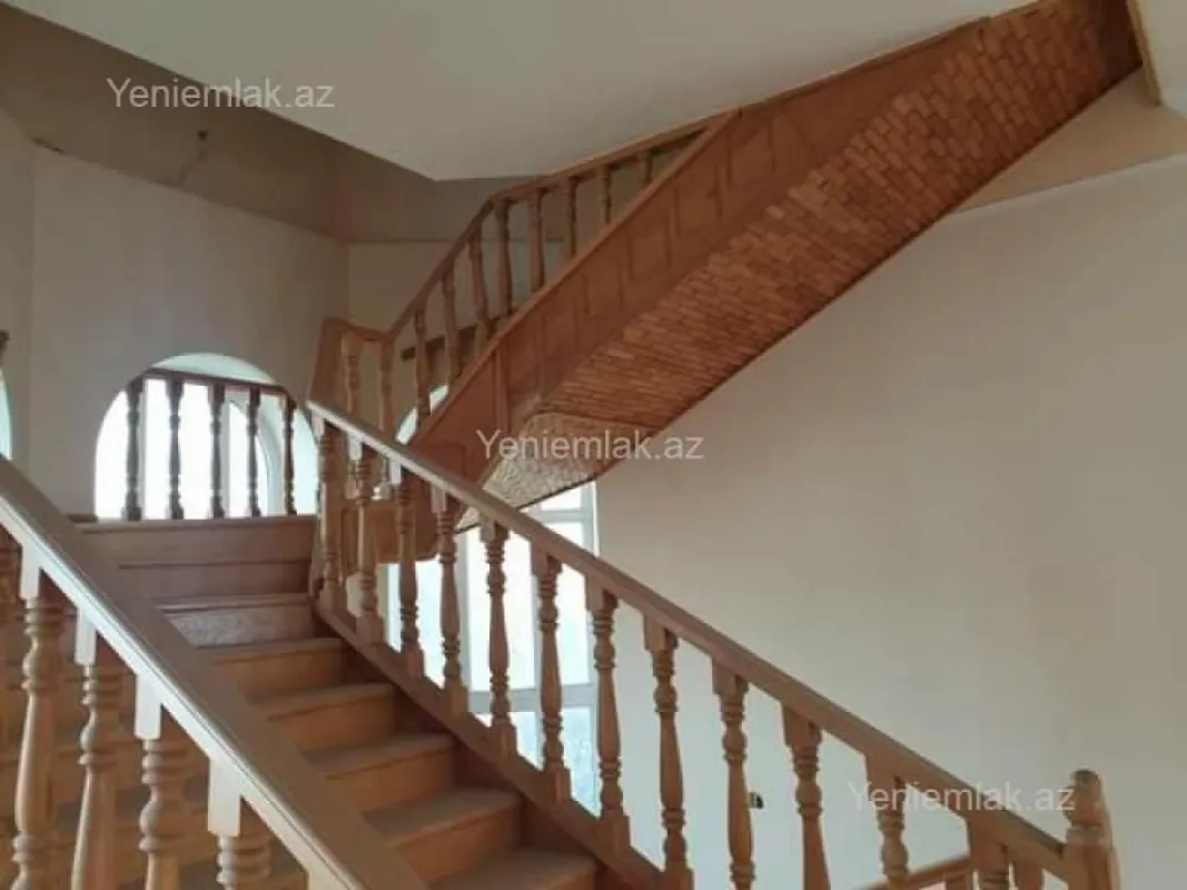 Satılır 7 otaqlı həyət evi 450 m²