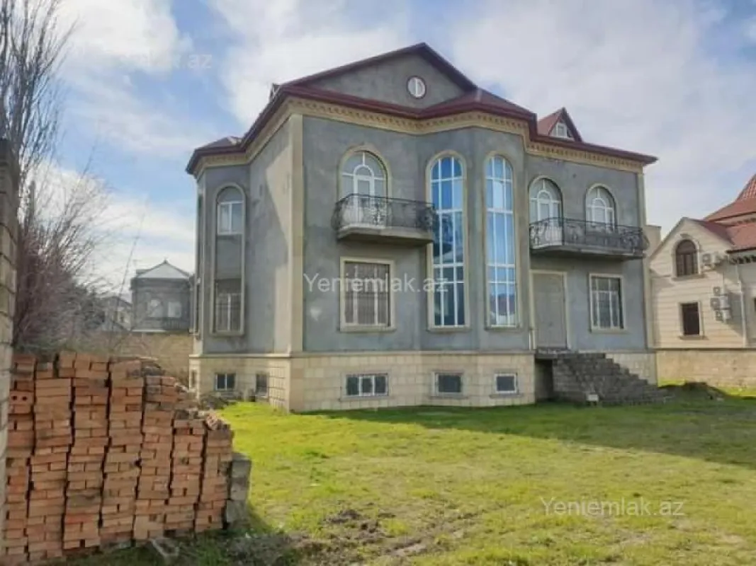 Satılır 7 otaqlı həyət evi 450 m²
