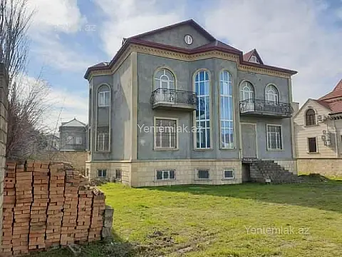 Satılır 7 otaqlı həyət evi 450 m²