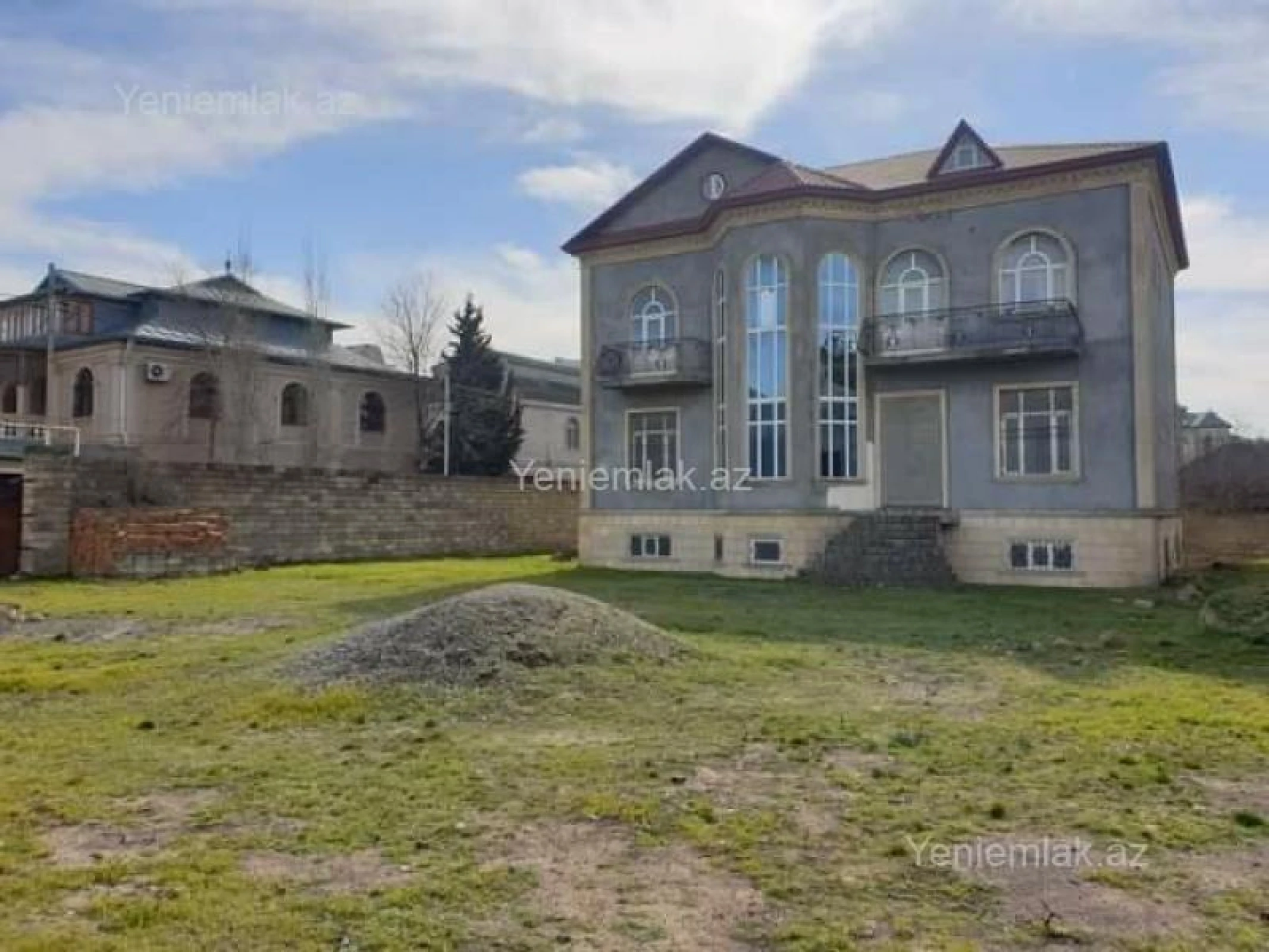 Satılır 7 otaqlı həyət evi 450 m²