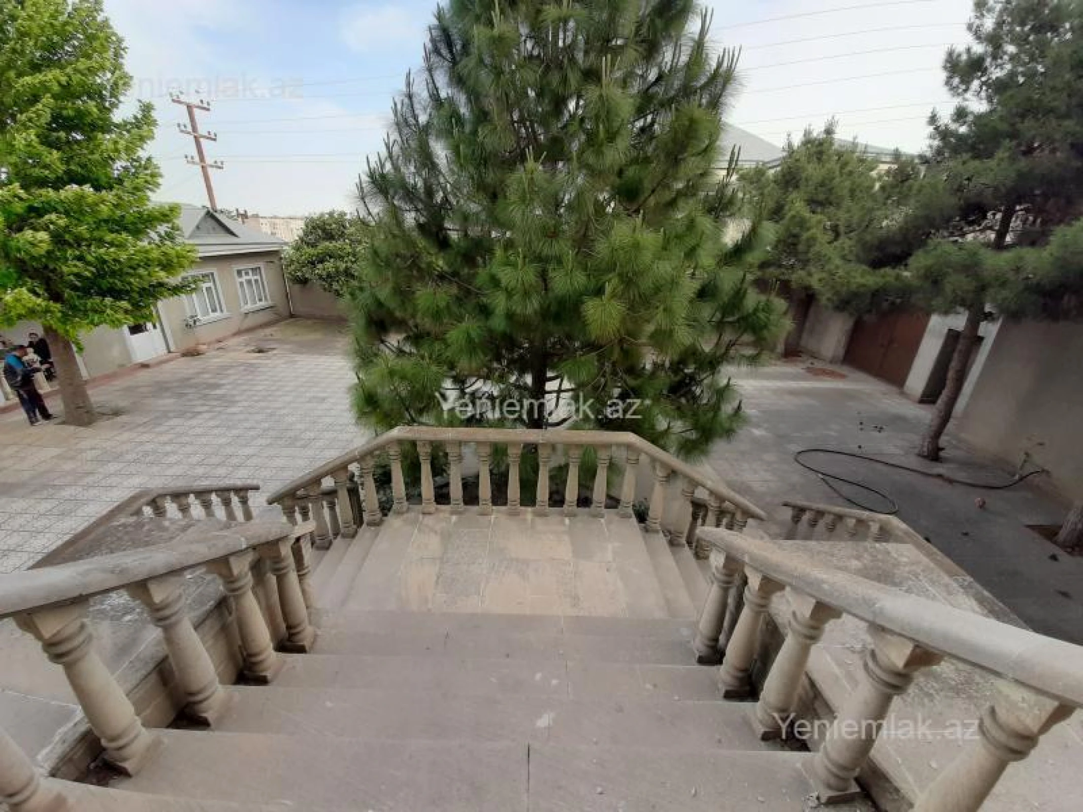 Satılır 6 otaqlı həyət evi 470 m²