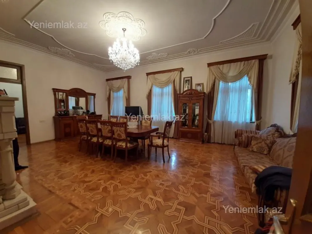 Satılır 6 otaqlı həyət evi 470 m²