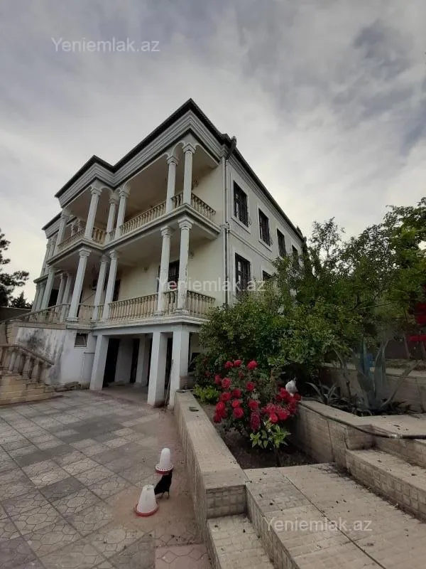 Satılır 6 otaqlı həyət evi 470 m²