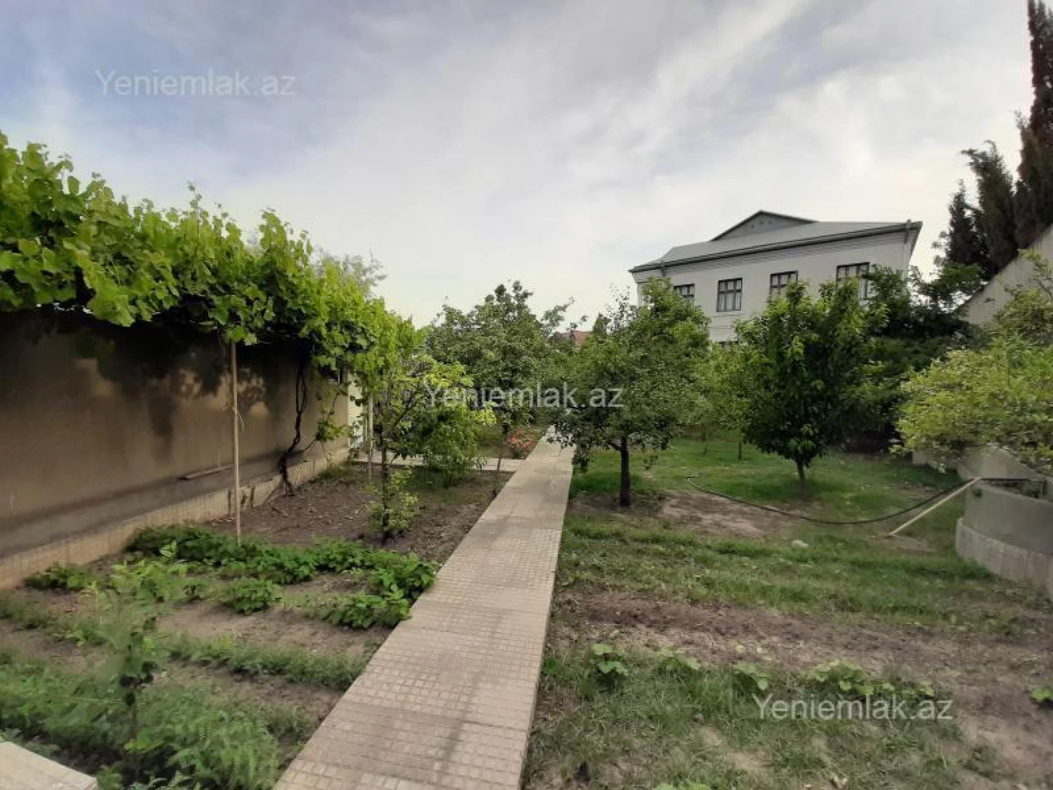 Satılır 6 otaqlı həyət evi 470 m²