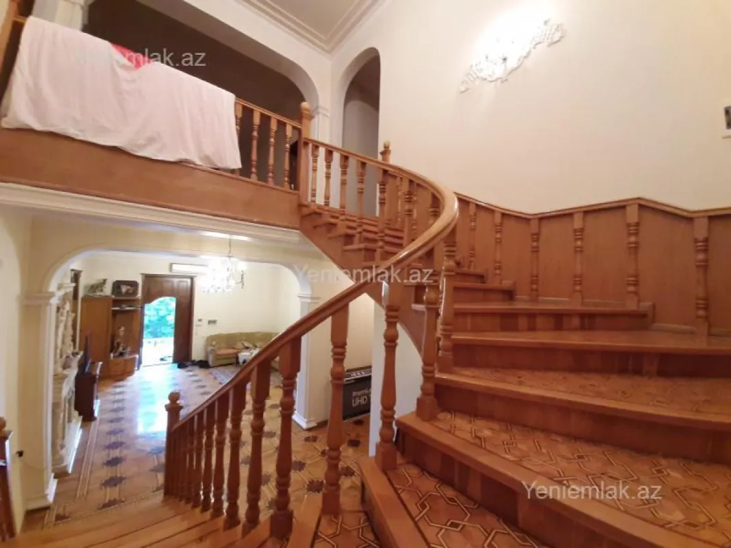 Satılır 6 otaqlı həyət evi 470 m²
