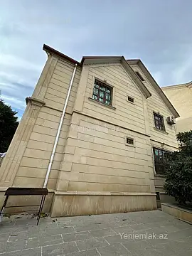 Satılır 6 otaqlı həyət evi 400 m²