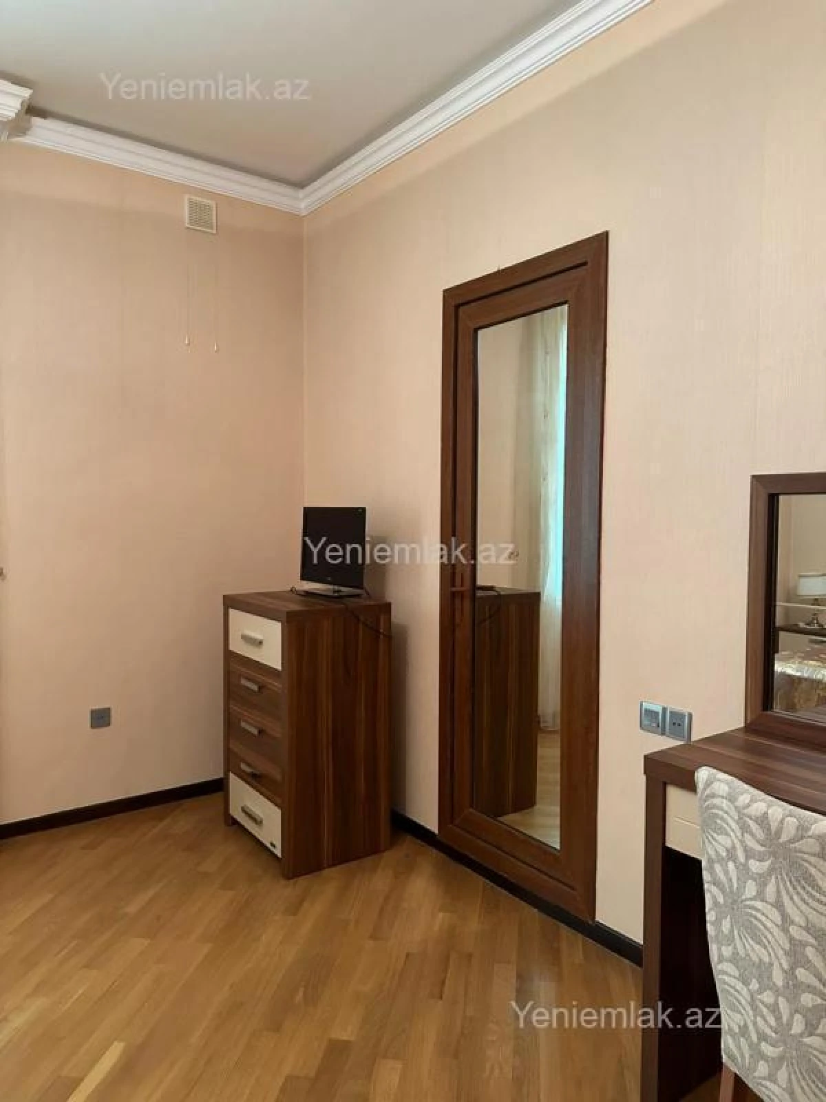 Satılır 6 otaqlı həyət evi 400 m²