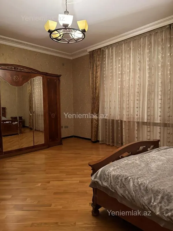 Satılır 6 otaqlı həyət evi 400 m²