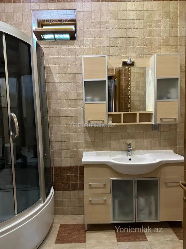 Satılır 6 otaqlı həyət evi 400 m²