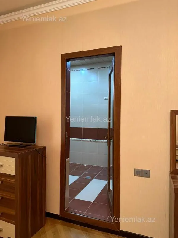 Satılır 6 otaqlı həyət evi 400 m²