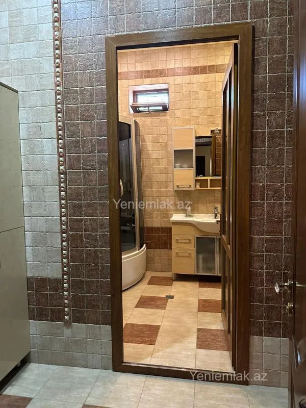 Satılır 6 otaqlı həyət evi 400 m²