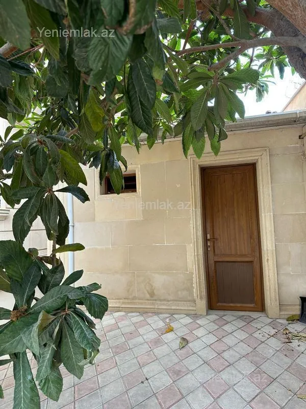 Satılır 6 otaqlı həyət evi 400 m²