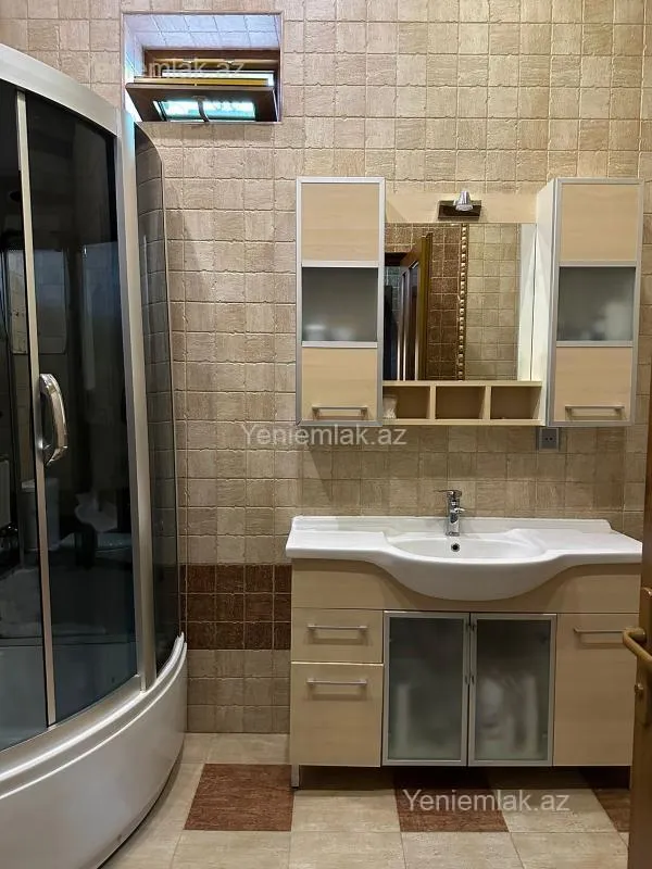 Satılır 6 otaqlı həyət evi 400 m²