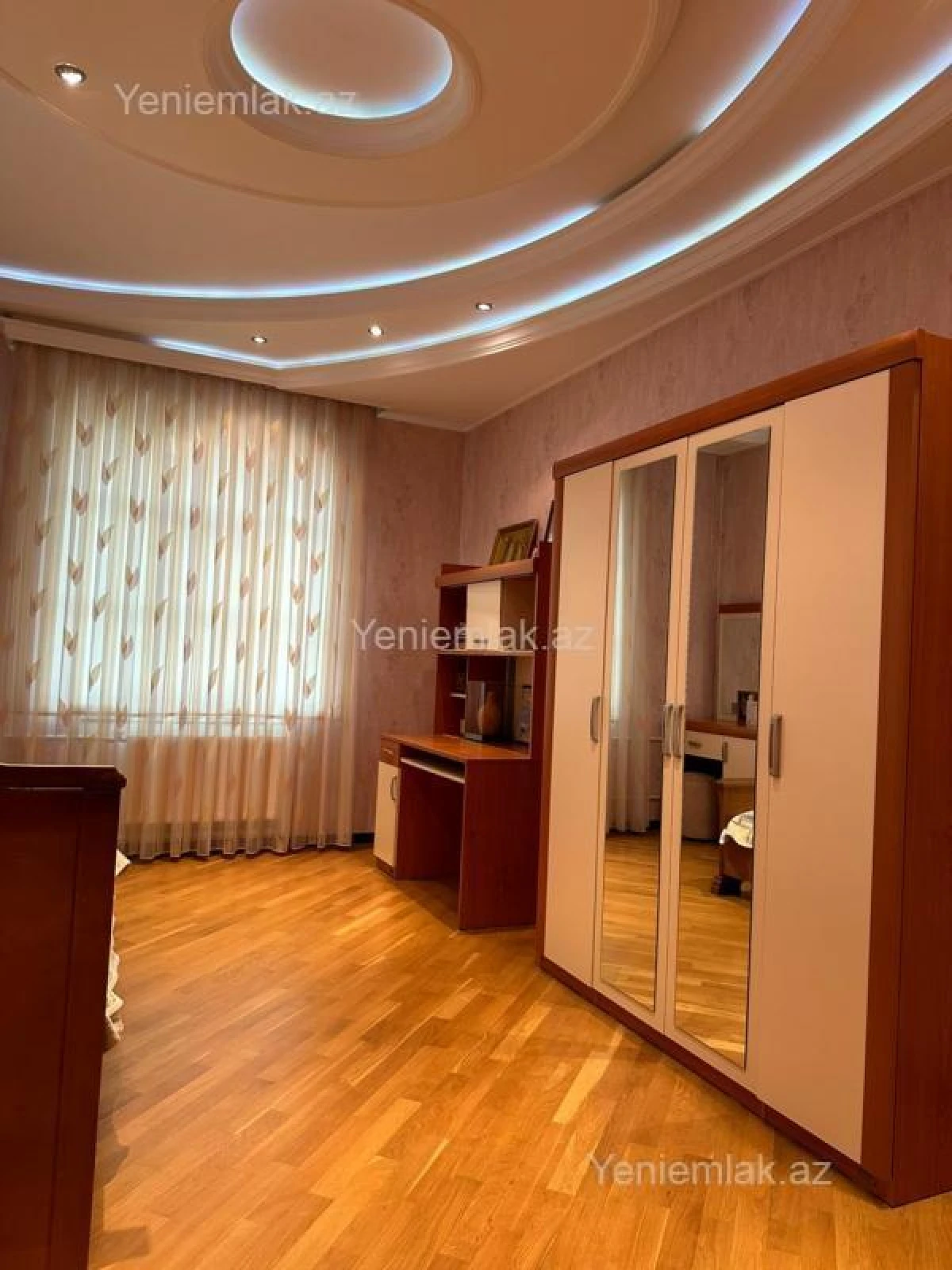 Satılır 6 otaqlı həyət evi 400 m²