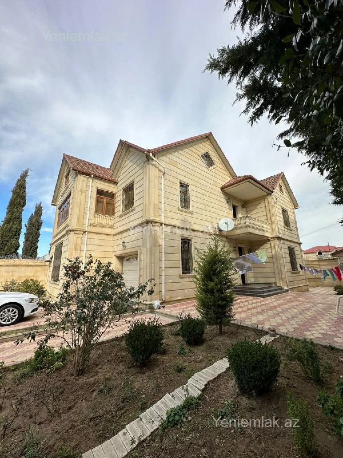 Satılır 6 otaqlı həyət evi 400 m²
