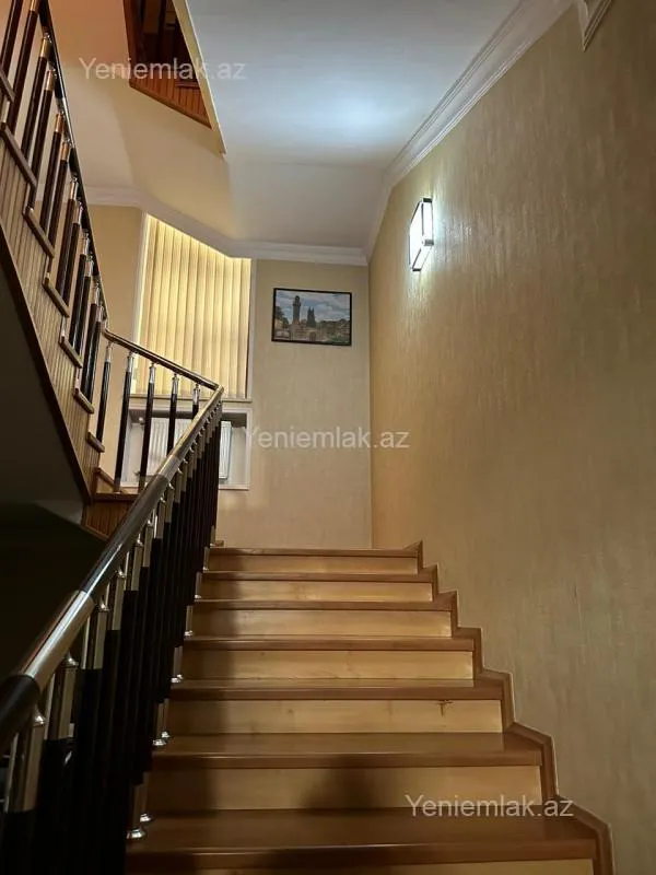 Satılır 6 otaqlı həyət evi 400 m²