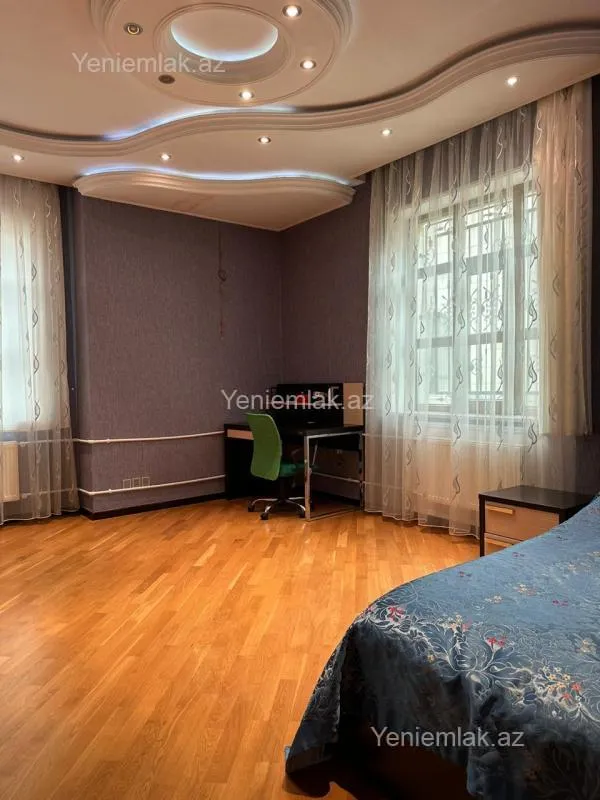 Satılır 6 otaqlı həyət evi 400 m²