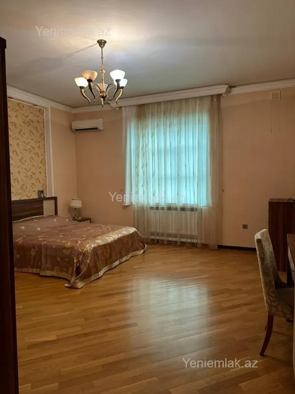 Satılır 6 otaqlı həyət evi 400 m²