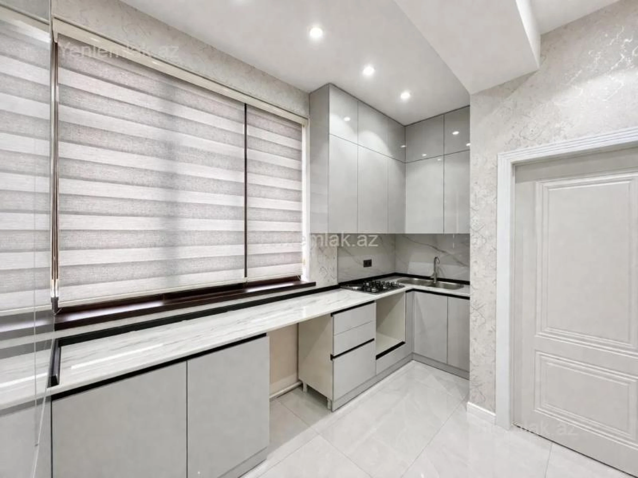 Satılır 3 otaqlı yeni tikili 79 m²