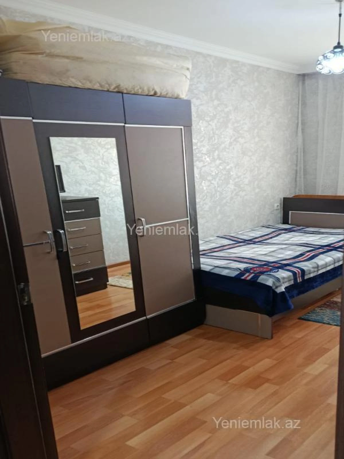 Satılır 3 otaqlı köhnə tikili 75 m²
