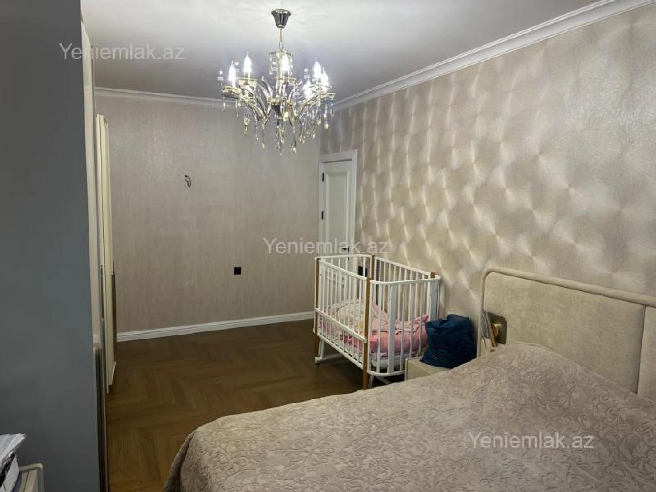 Satılır 4 otaqlı köhnə tikili 100 m²