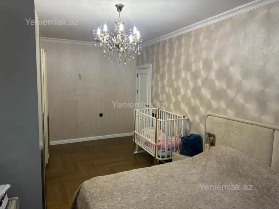 Satılır 4 otaqlı köhnə tikili 100 m²