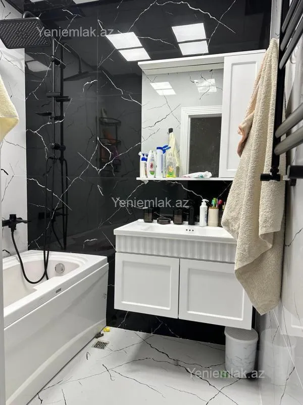 Satılır 4 otaqlı köhnə tikili 100 m²