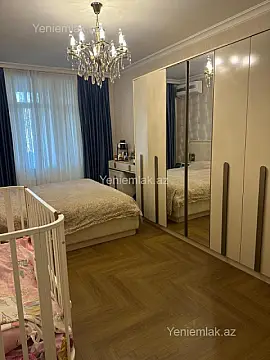 Satılır 4 otaqlı köhnə tikili 100 m²