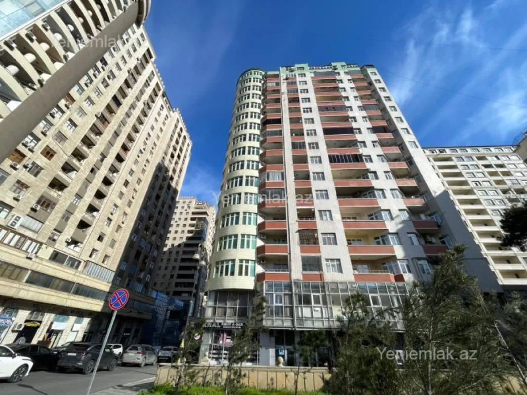 Satılır 3 otaqlı yeni tikili 130 m²