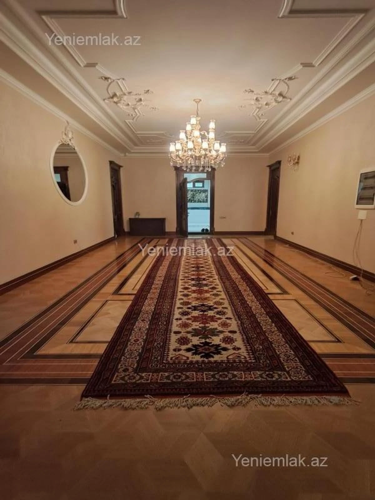Satılır 12 otaqlı həyət evi 3000 m²