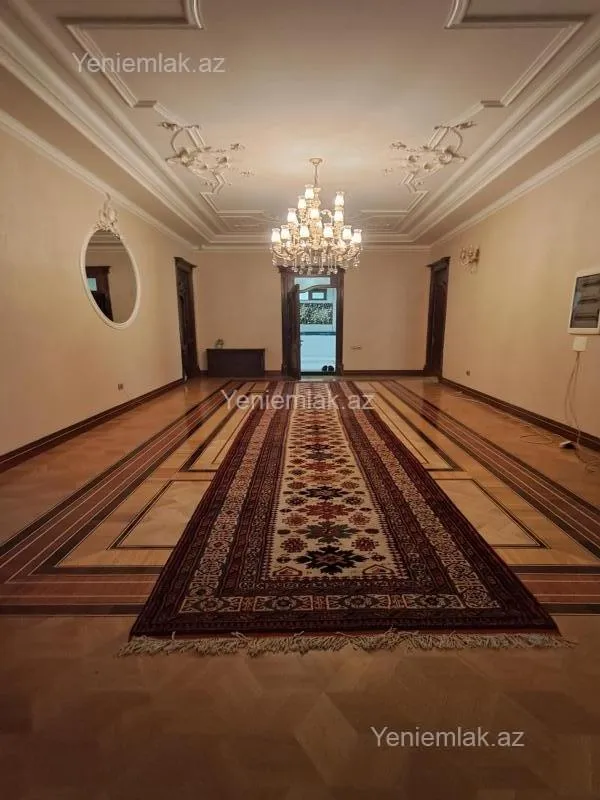 Satılır 12 otaqlı həyət evi 3000 m²