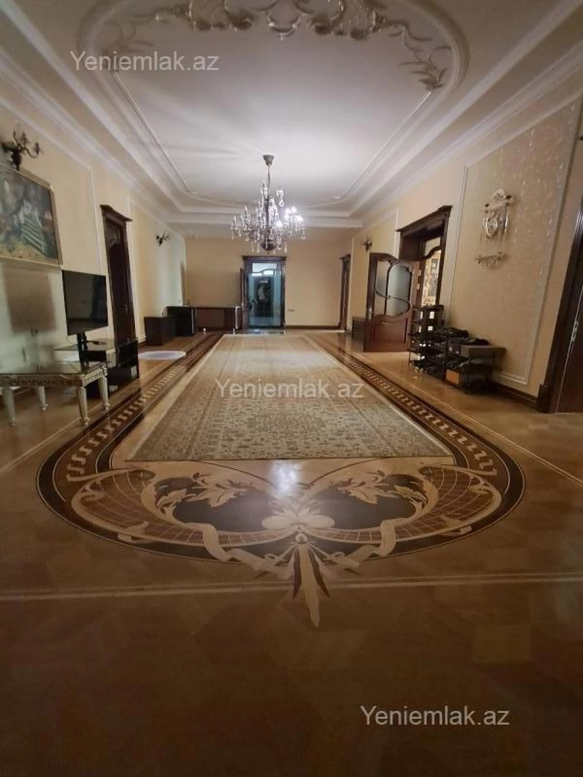 Satılır 12 otaqlı həyət evi 3000 m²