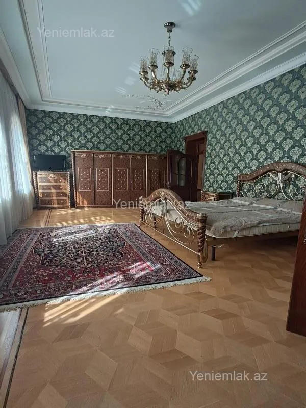Satılır 12 otaqlı həyət evi 3000 m²