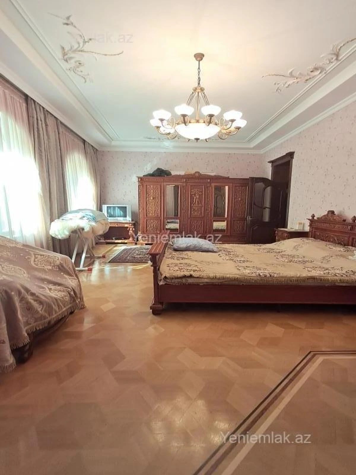 Satılır 12 otaqlı həyət evi 3000 m²