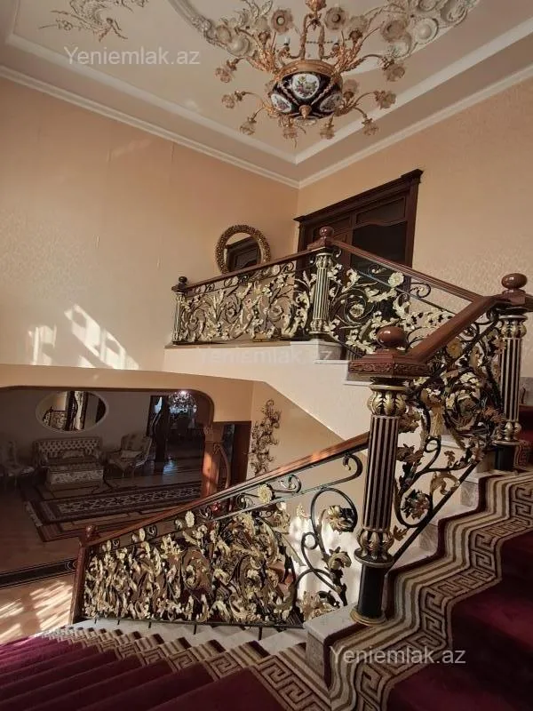 Satılır 12 otaqlı həyət evi 3000 m²