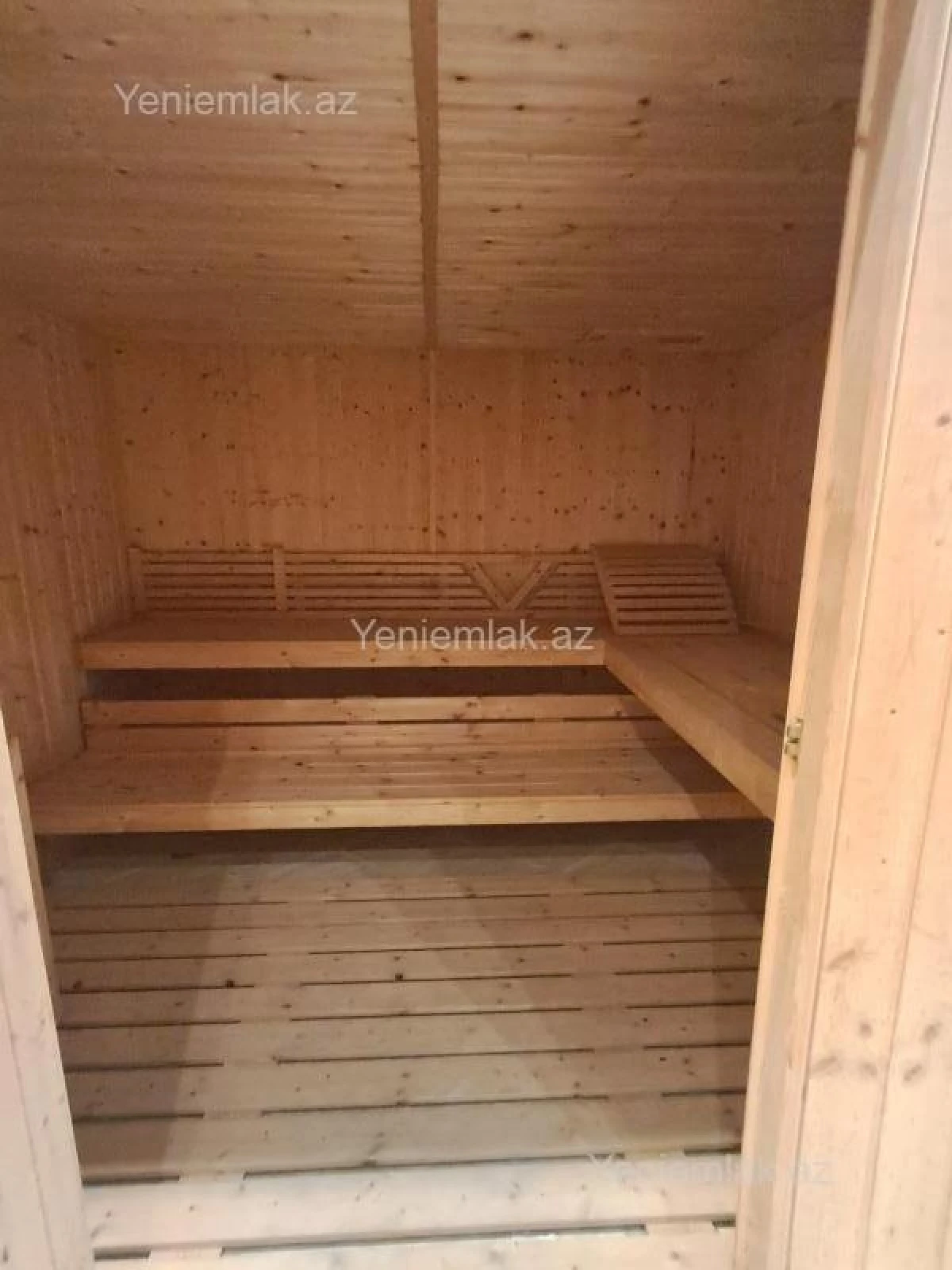 Satılır 12 otaqlı həyət evi 3000 m²