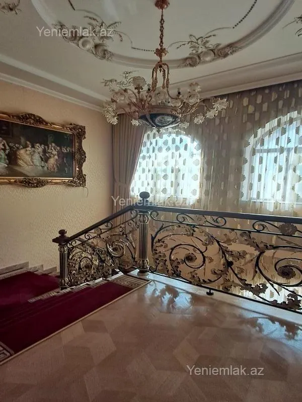 Satılır 12 otaqlı həyət evi 3000 m²