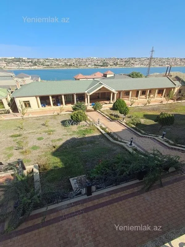 Satılır 12 otaqlı həyət evi 3000 m²