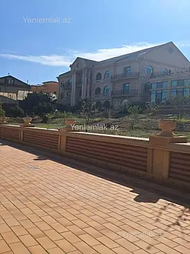 Satılır 12 otaqlı həyət evi 3000 m²